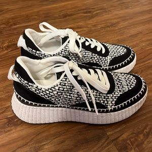 Universal thread Persephone platform sneaker